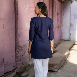 koora Women Embroidered Viscose Rayon Straight Kurta image 2