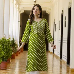 surhi Women Printed Viscose Rayon Straight Kurta image 3