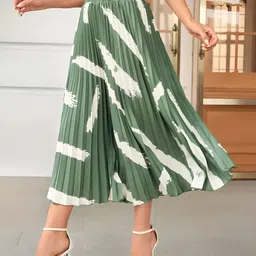 zwerlon Women Printed A-line Light Green Skirt image 4