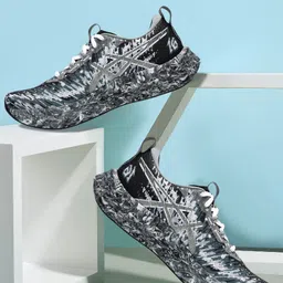 asics TRI 16 Running Shoes For Men image 1