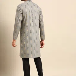 Amodh by Kisah Men Grey & Gold-Toned Floral Printed Kurta image 4