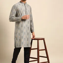 Amodh by Kisah Men Grey & Gold-Toned Floral Printed Kurta image 5