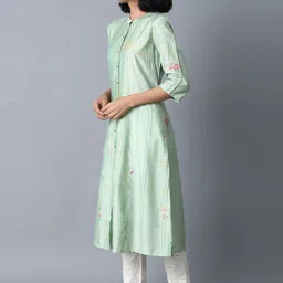 W Women Green Thread Work Kurta image 3