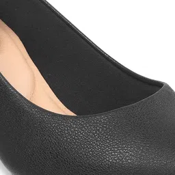 DAVINCHI Textured Round Toe Block Heeled Pumps image 2