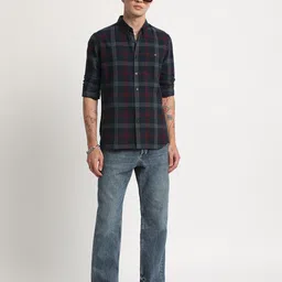 the bear house Men Slim Fit Checkered Button Down Collar Casual Shirt image 3