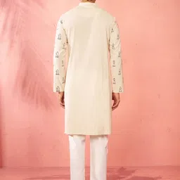 vastramay Men Pure Cotton Kurta Pyjama Set image 5