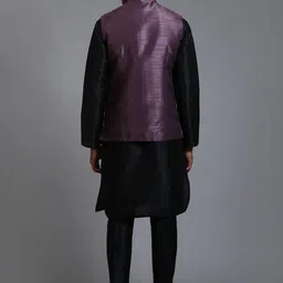 VASTRAMAY Mandarin Collar Sequinned Straight Kurta With Trousers & Nehru jacket image 5