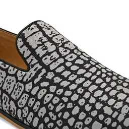 San Frissco Men Grey Printed Slip-On Sneakers image 3