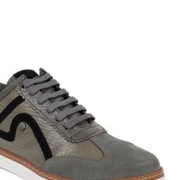 EZOK Men Grey Colourblocked Sneakers image 3