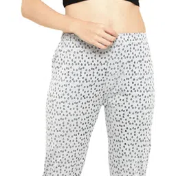 ddaspration Women Multicolor Capri image 3