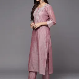 dishwa fashion Women Chanderi Kurta Pant Dupatta Set image 3