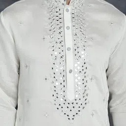 jompers Men Silk Blend Kurta Pyjama Set image 5