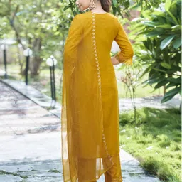 skylee Women Cotton Blend Kurta Pant Dupatta Set image 2