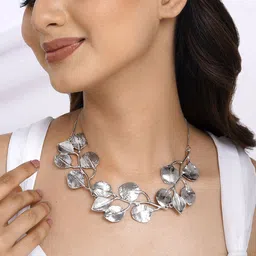 JOKER & WITCH Gaia Silver-Plated Leaf Shaped Necklace image 2