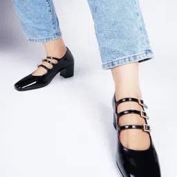 THE WHITE POLE Pointed Toe Buckles Detail Block Heeled Pumps image 4