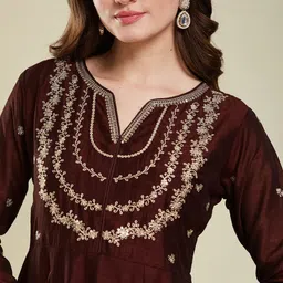 mokosh Women Silk Blend Kurta Pant Dupatta Set image 5