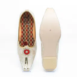 thirsty crow Jutis For Men image 2