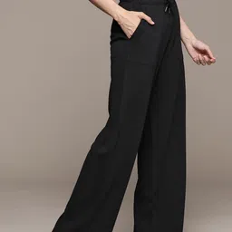 roadster Women Regular Fit Black Cotton Blend Trousers image 2