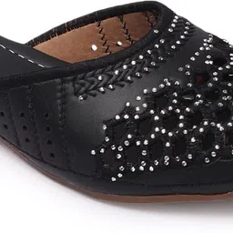 shokiya Women Bellies Sandal image 2