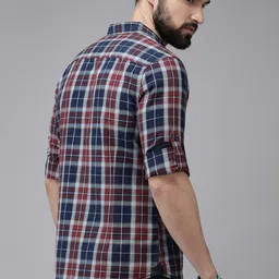 roadster Men Regular Fit Checkered Spread Collar Casual Shirt image 2