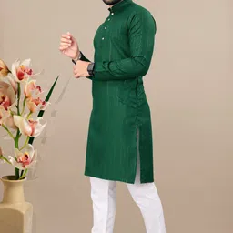 vuriq Men Solid Cotton Blend Straight Kurta image 3