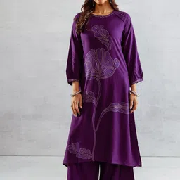 Ishin Women Floral Printed Sequinned Straight Kurta with Palazzos image 4