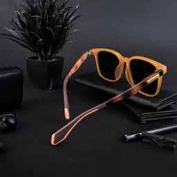 Voyage Unisex Wayfarer Sunglasses with Polarised and UV Protected Lens 893PMG4462Z image 5