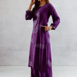 Ishin Women Floral Printed Sequinned Straight Kurta with Palazzos image 5