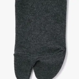 muji Right Angle Tabi-Style Sneaker Socks image 2
