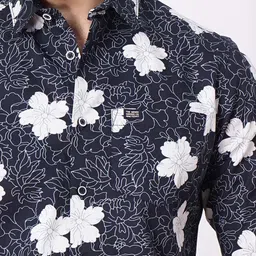 The Indian Garage Co Men Navy Blue & White Slim Fit Floral Printed Casual Shirt image 2