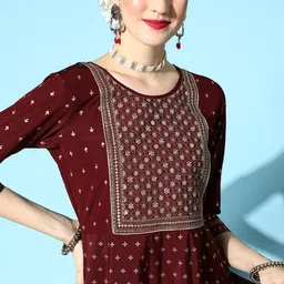 SheWill Women Ethnic Motifs Poly Crepe Hyper Texture Kurta Set image 5