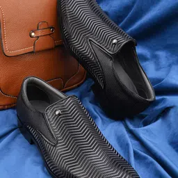 pelle albero Men Textured Leather Formal Slip-On Shoes-picture-14