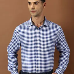 INVICTUS Men Gingham Checks Formal Shirt image 2