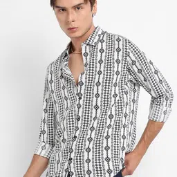 Campus Sutra Classic Geometric Printed Spread Collar Casual Shirt image 5
