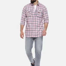 Campus Sutra Men Pink & Grey Regular Fit Checked Casual Shirt image 5