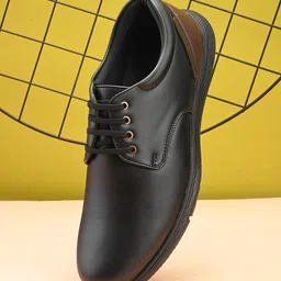 The Roadster Lifestyle Co. Men Lightweight Memory foam Derbys-image-18