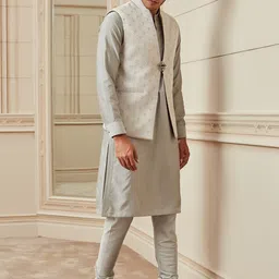 Tasva Men Silver-Coloured Aari Embroidered Jacquard Kurta with Churidar & Nehru Jacket image 4