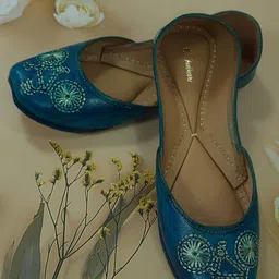 Fulkari Women Embroidered Ethnic Mojaris Flats-image-12
