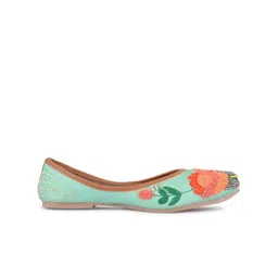 DESI COLOUR Square Toe Ethnic Embellished Mojaris image 4