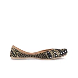 DESI COLOUR Square Toe Ethnic Embellished Embroidered Mojaris image 2