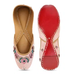 NR By Nidhi Rathi Embellished Square Toe Ethnic Mojaris image 5