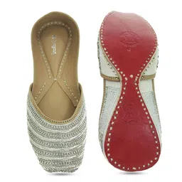 Fulkari Embellished Round Toe Leather Mojaris image 4