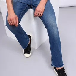 Lee Men Mid-Rise Relaxed Fit Clean Look Light Fade Stretchable Jeans-image-37