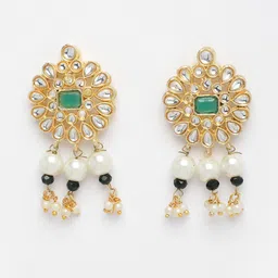 PANASH Gold-Plated Green & White Kundan Studded & Pearl Beaded Jewellery Set image 5