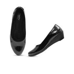 Cindy Wedge Heeled Pumps image 3