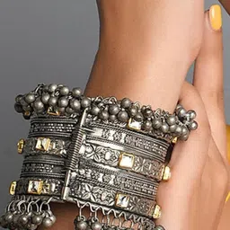 The Pari Women Silver-Plated Bangle-Style Bracelet image 3