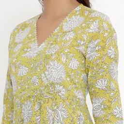 MIRAVAN Yellow Floral Printed Anarkali Kurta image 2