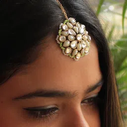 BeAbhika Kundan Studded & Pearls Beaded  Manngtikka image 2