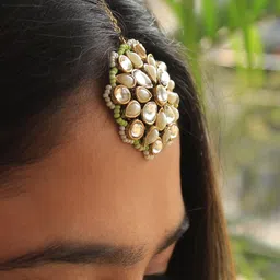 BeAbhika Kundan Studded & Pearls Beaded  Manngtikka image 3