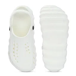 The Roadster Lifestyle Co. Men White Textured Clogs Flip Flops image 2